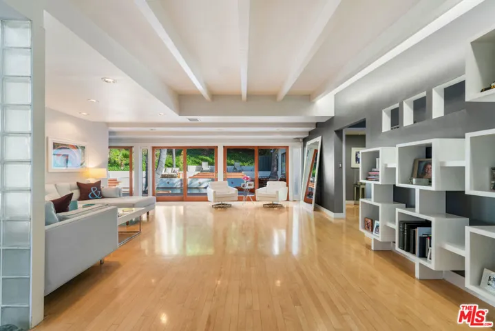 4858 Topeka Drive, Tarzana, California 91356