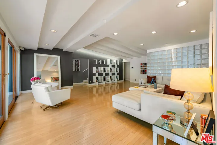 4858 Topeka Drive, Tarzana, California 91356