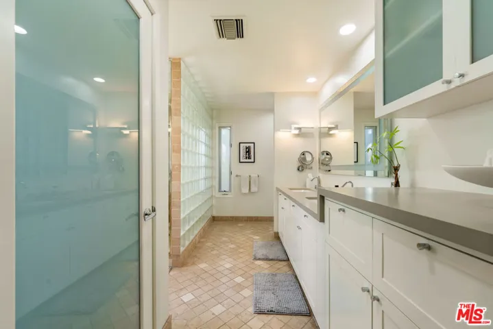 4858 Topeka Drive, Tarzana, California 91356