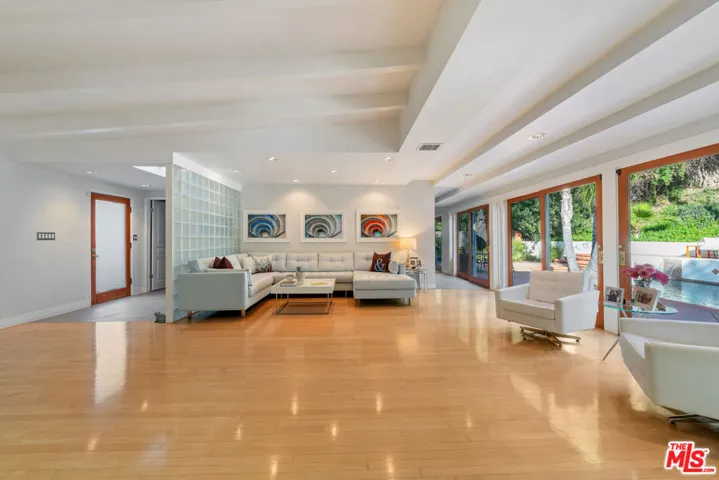 4858 Topeka Drive, Tarzana, California 91356