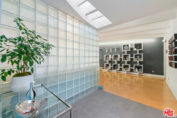 4858 Topeka Drive, Tarzana, California 91356