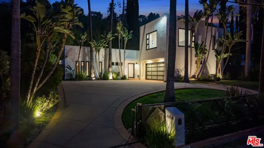 4858 Topeka Drive, Tarzana, California 91356