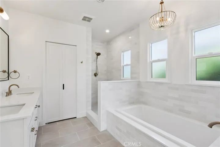 Ensuite Master bath