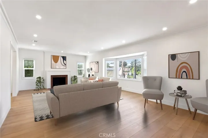 Virtually Staged
Living room