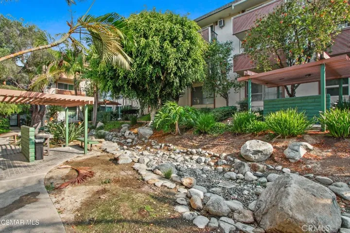 Fabulous  Park Style- courtyard!