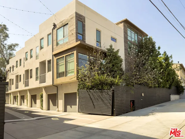 2111 N Cahuenga Boulevard 2, Los Angeles, California 90068