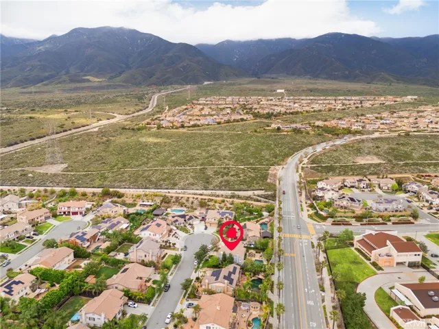 Cul de sac location with mountain views