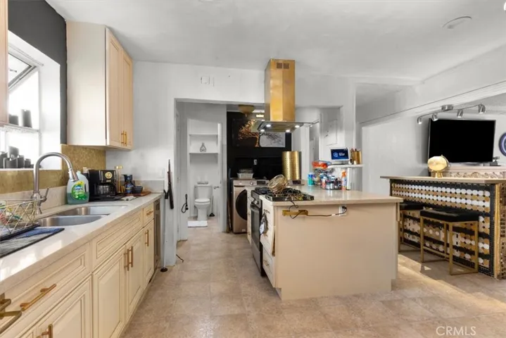3640 W 60th Street, Los Angeles, California 90043