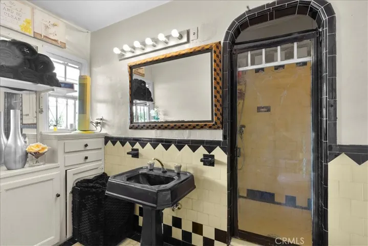 3640 W 60th Street, Los Angeles, California 90043