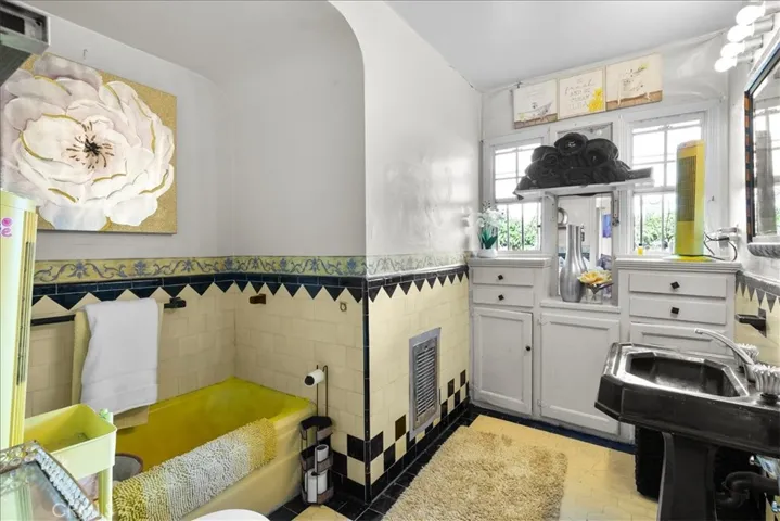 3640 W 60th Street, Los Angeles, California 90043