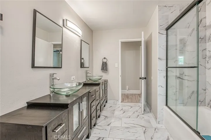 2569 E Los Altos Avenue, Fresno, California 93710