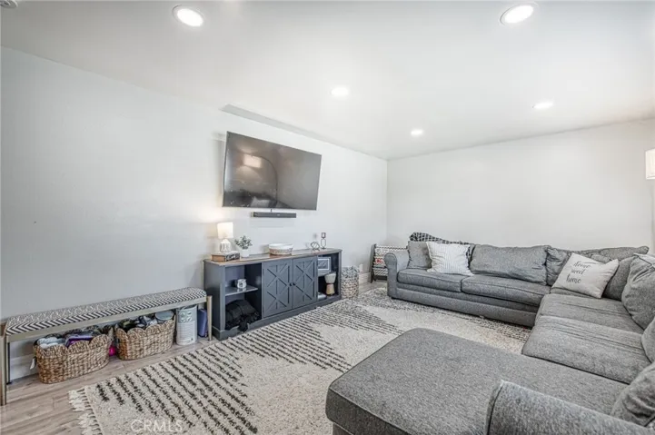 2569 E Los Altos Avenue, Fresno, California 93710