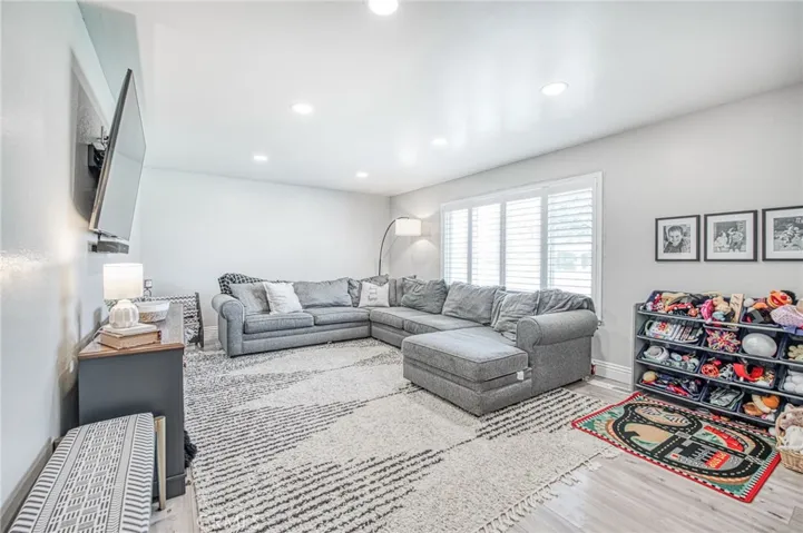 2569 E Los Altos Avenue, Fresno, California 93710