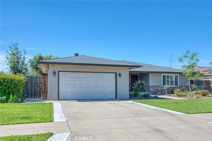 2569 E Los Altos Avenue, Fresno, California 93710