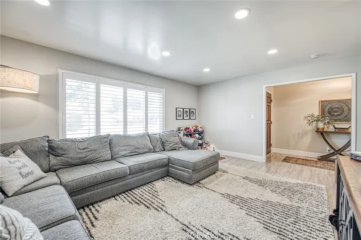 2569 E Los Altos Avenue, Fresno, California 93710