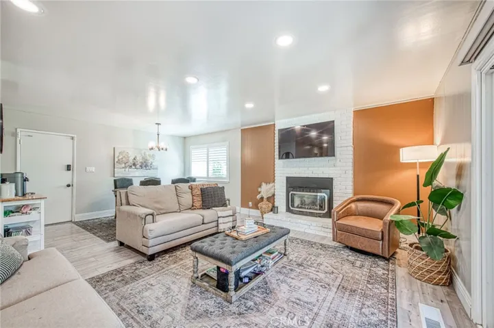 2569 E Los Altos Avenue, Fresno, California 93710
