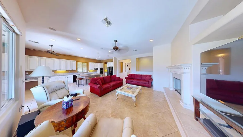 Living room  n c