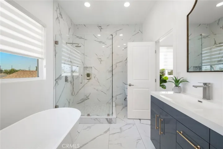Upstairs Primary Bathroom