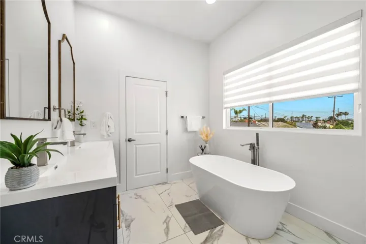 Upstairs Primary Bathroom