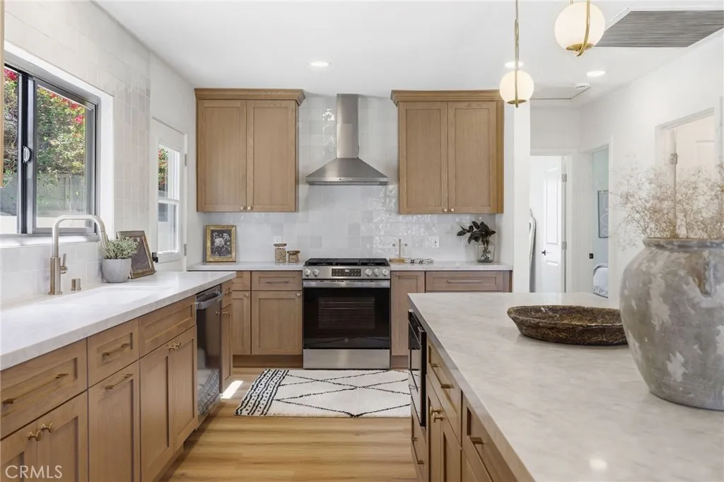 4529 Pepperwood Avenue, Long Beach, California 90808 — photo 5