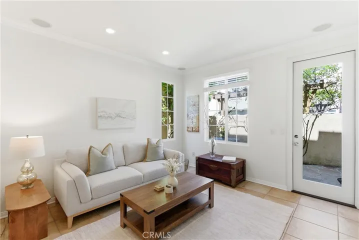 Light and bright living room.