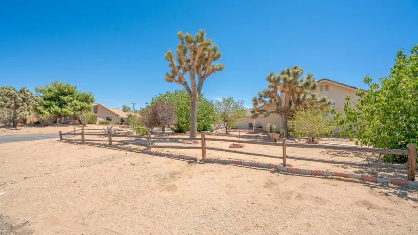 8582 Frontera Dr Exterior28
