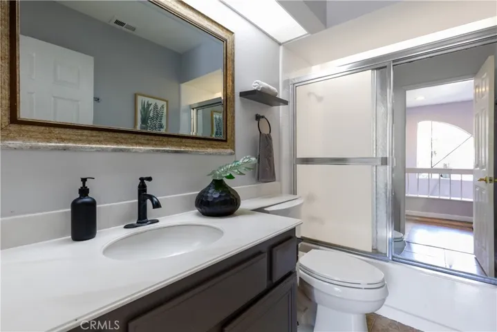 2nd Bathroom upstairs