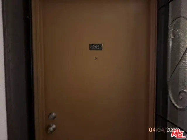 525 S Ardmore Avenue 242, Los Angeles, California 90020 — photo 4