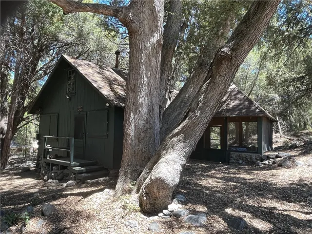 EXTERIOR AND SCREENED ROOM