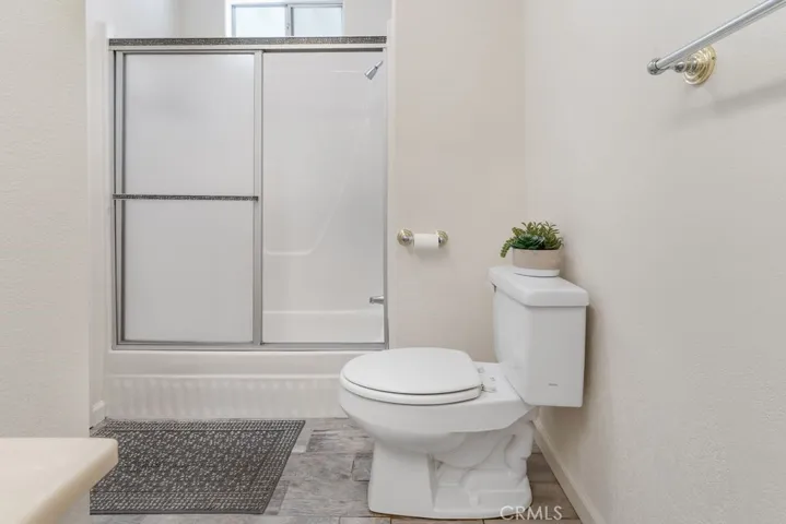 Guest bathroom.