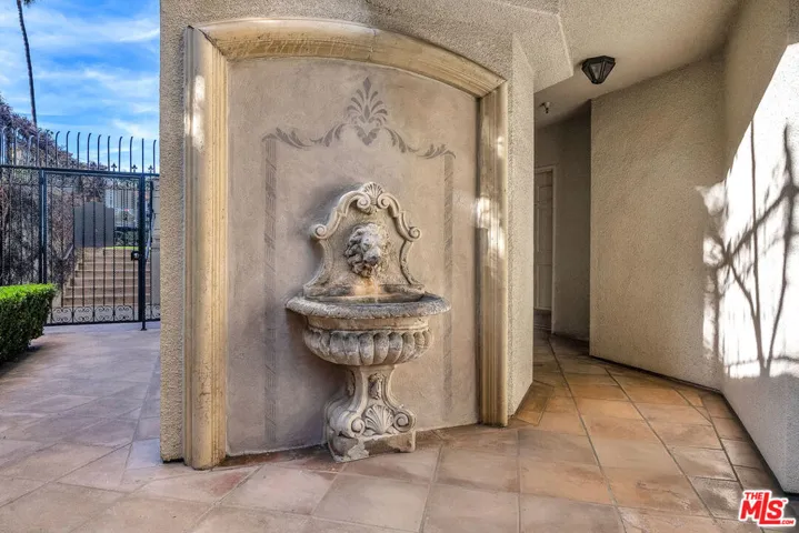 Entry fountain
