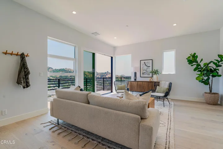 egpimaging_3874WPointDrive_010_FLEXMLS