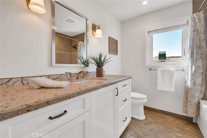 Full Bathroom second level upstairs