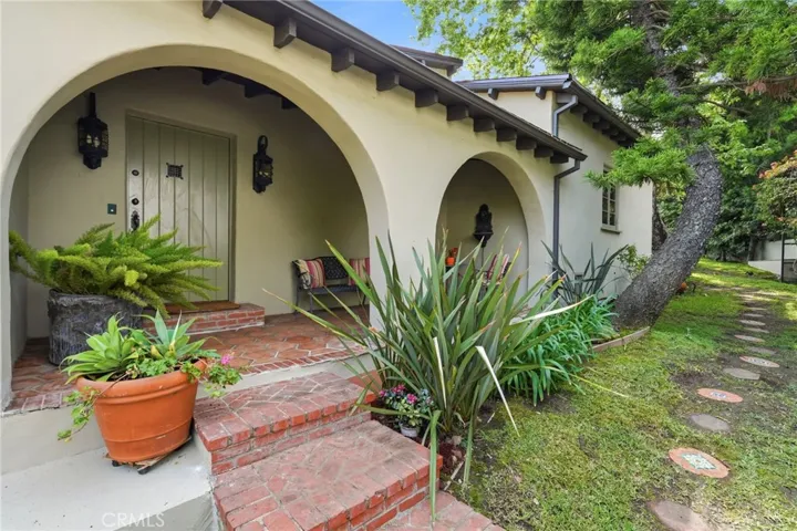 6812 Treasure Trail, Los Angeles, California 90068
