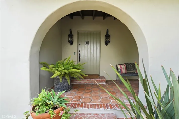 6812 Treasure Trail, Los Angeles, California 90068