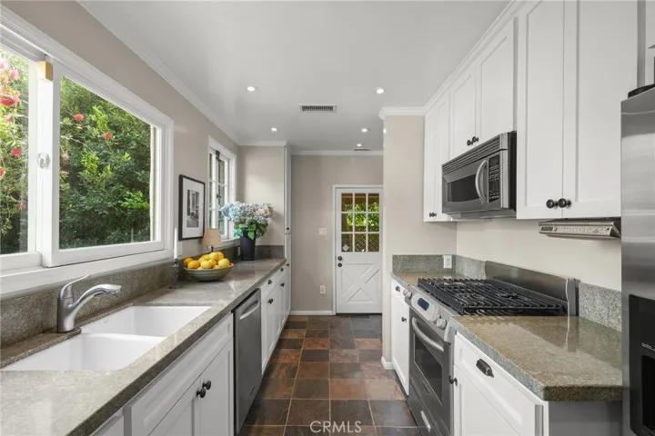 6812 Treasure Trail, Los Angeles, California 90068