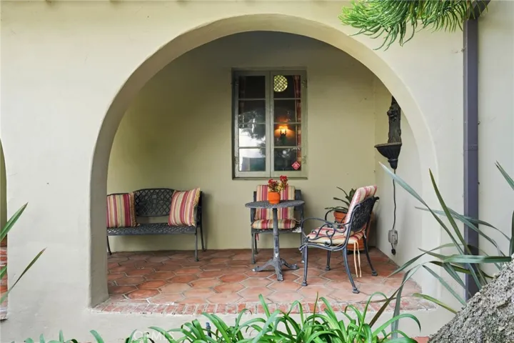 6812 Treasure Trail, Los Angeles, California 90068