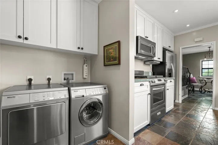 6812 Treasure Trail, Los Angeles, California 90068
