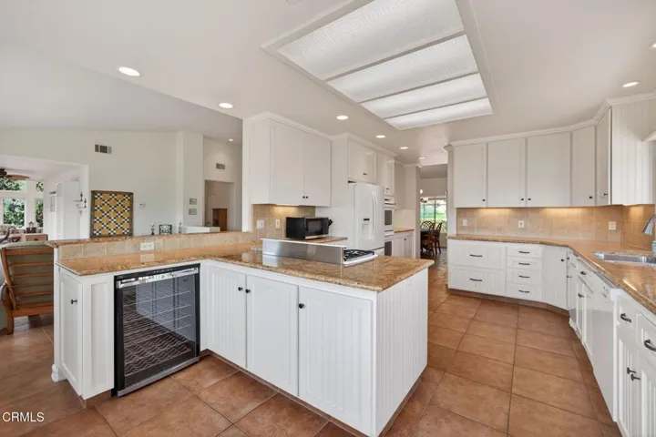 17-web-or-mls-Upmarketmedia_701Mon-070