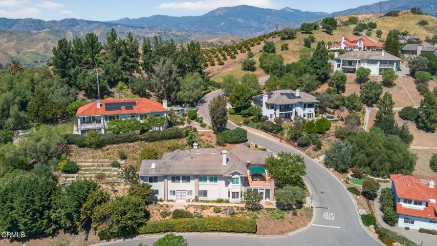 77-web-or-mls-UpmarketMedia-701Mon-Aer-0