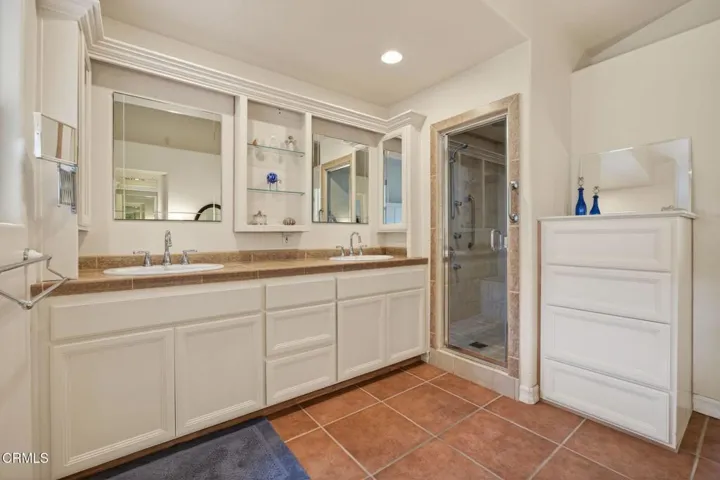 38-web-or-mls-Upmarketmedia_701Mon-136