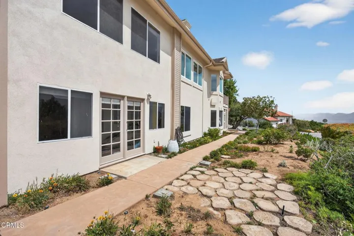 65-web-or-mls-Upmarketmedia_701Mon-208