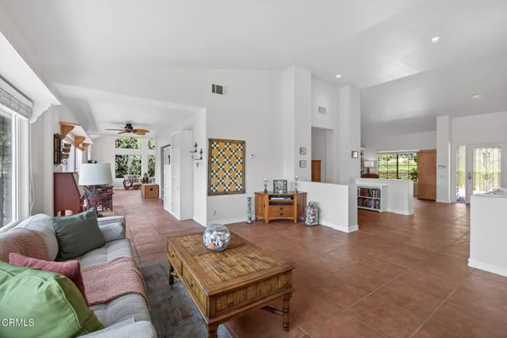 29-web-or-mls-Upmarketmedia_701Mon-106