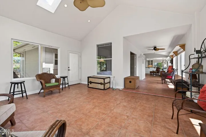 33-web-or-mls-Upmarketmedia_701Mon-118