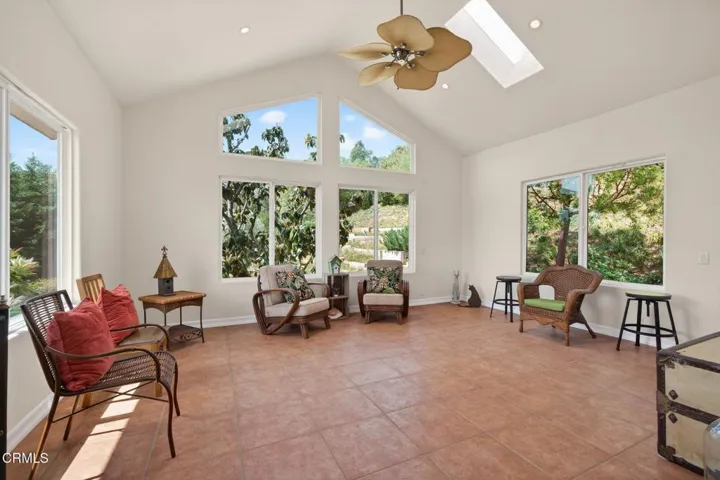 31-web-or-mls-Upmarketmedia_701Mon-114