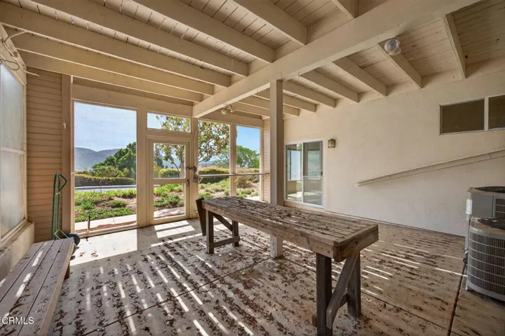 51-web-or-mls-Upmarketmedia_701Mon-176