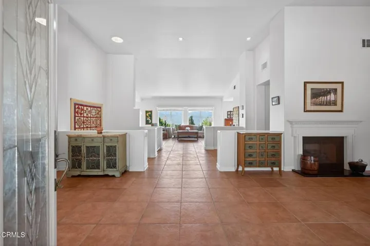 4-web-or-mls-Upmarketmedia_701Mon-013