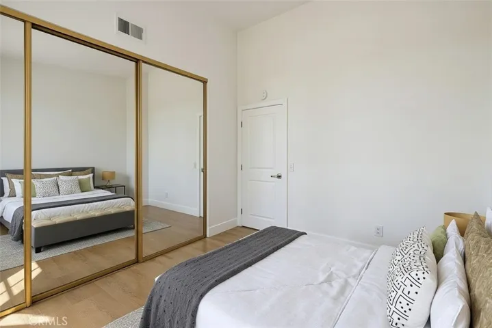 Staging by AI
