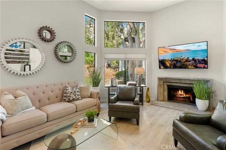 152 N Singingwood, Orange, California 92869