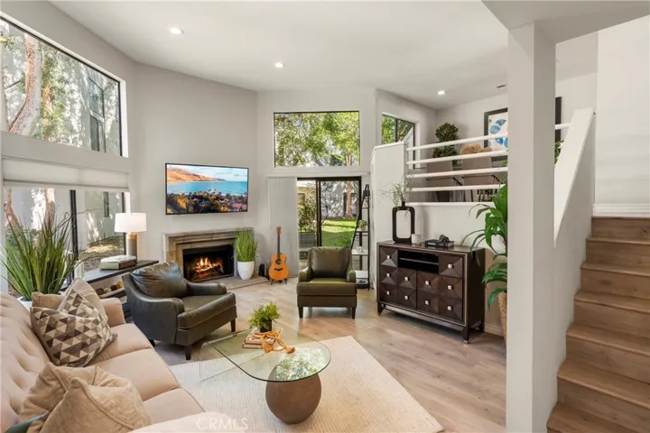 152 N Singingwood, Orange, California 92869
